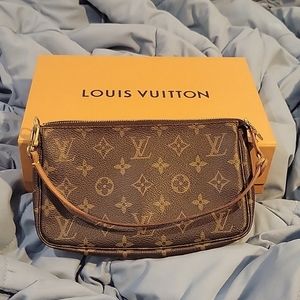 **Sold** Louis Vuitton Pochette Monogram